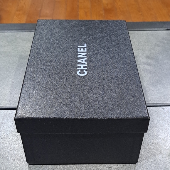 CHANEL SHOE BOX & DUST BAGS - Picture 5 of 12